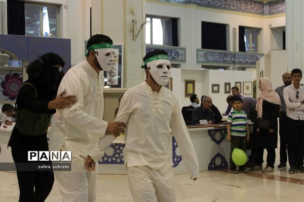 نمایش  انسان و شیطان در نمایشگاه بین المللی قرآن کریم