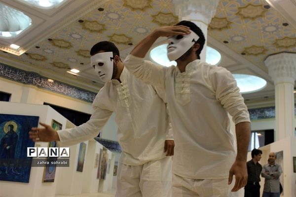 نمایش  انسان و شیطان در نمایشگاه بین المللی قرآن کریم