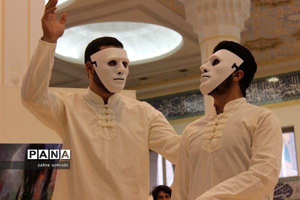 نمایش  انسان و شیطان در نمایشگاه بین المللی قرآن کریم