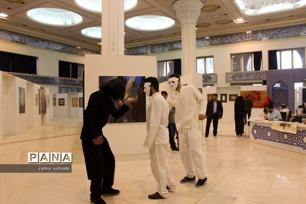 نمایش  انسان و شیطان در نمایشگاه بین المللی قرآن کریم