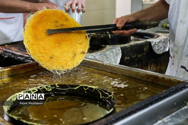 پخت زولبیا و بامیه در ماه رمضان