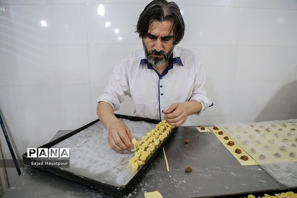 پخت زولبیا و بامیه در ماه رمضان