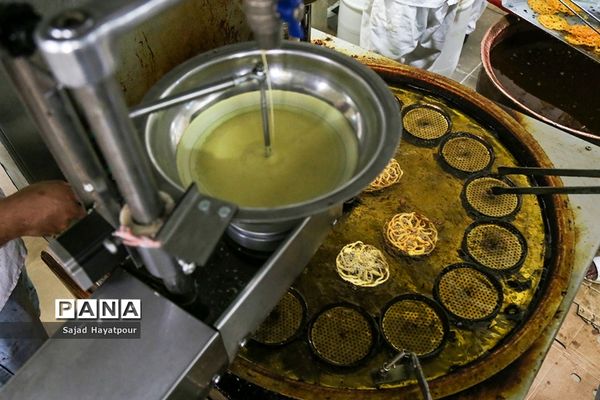 پخت زولبیا و بامیه در ماه رمضان