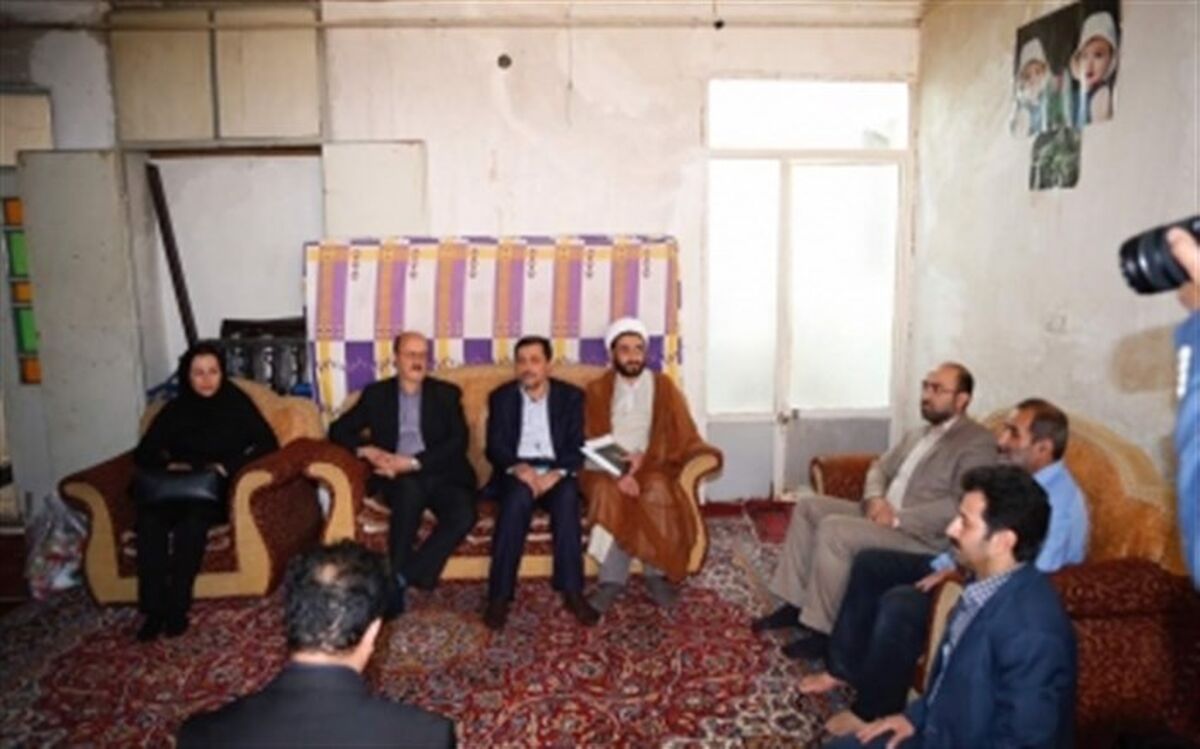 استاندار قزوین با دو خانواده تحت پوشش بهزیستی دیدار و گفتگو کرد