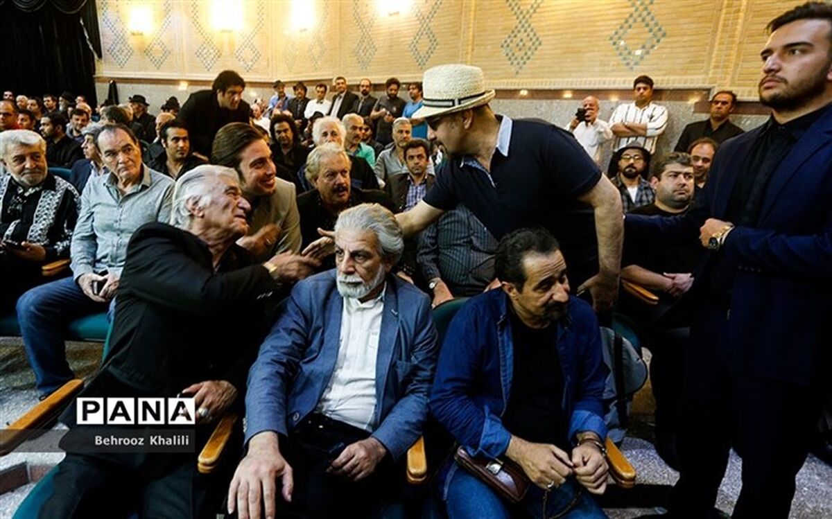 تصاویر/ از مسعود کیمایی و رضا عطاران تا عباس قادری در مراسم ترحیم ناصر ملک‌مطیعی