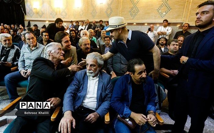 تصاویر/ از مسعود کیمایی و رضا عطاران تا عباس قادری در مراسم ترحیم ناصر ملک‌مطیعی