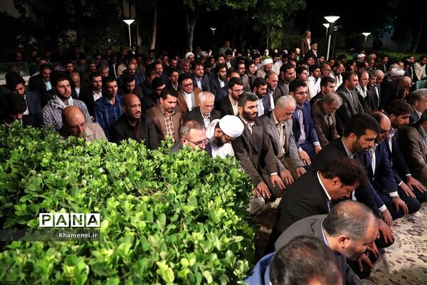 دیدار جمعی از شاعران و اهالی فرهنگ و ادب با مقام معظم رهبری