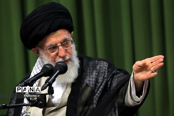 دیدار جمعی از شاعران و اهالی فرهنگ و ادب با مقام معظم رهبری