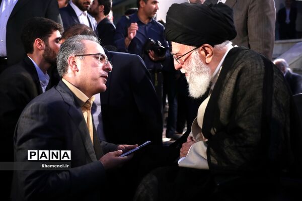 دیدار جمعی از شاعران و اهالی فرهنگ و ادب با مقام معظم رهبری
