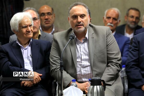 دیدار جمعی از شاعران و اهالی فرهنگ و ادب با مقام معظم رهبری