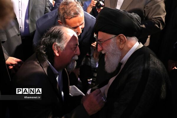 دیدار جمعی از شاعران و اهالی فرهنگ و ادب با مقام معظم رهبری
