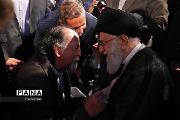 دیدار جمعی از شاعران و اهالی فرهنگ و ادب با مقام معظم رهبری