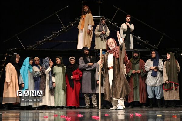 اجرای نمایش «دمی در بازار هیزم فروشان»
