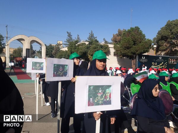 نواختن زنگ مهر در دبیرستان آرمیتا مصلی نژاد