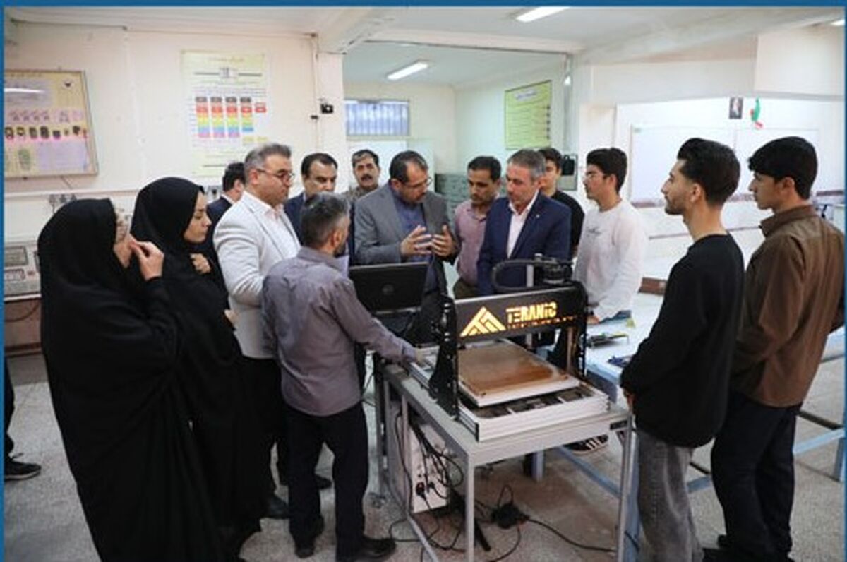 افتتاح واحد فناوری هنرستان فردوسی همدان؛ گامی نوین در مهارت‌آموزی دانش‌آموزان  