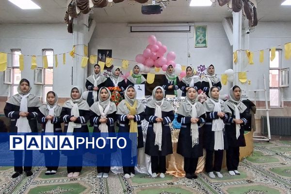 شوق انتظار دیدار منجی عالم بشریت در قلب‌های دانش‌آموزان زینبیه۲