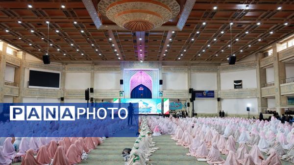  جشن عبادت ۱۵۰۰ دانش‌آموز دختر میبدی در هفته گرامیداشت امور تربیتی و تربیت اسلامی