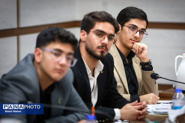 دومین روز نشست کارگروه تدوین سند دوازدهمین دوره مجلس دانش‌آموزی-2