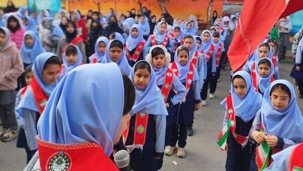 آیین نواختن زنگ چهل و هفتمین سالروز پیروزی انقلاب اسلامی در دبستان دخترانه فرهنگیان ۲