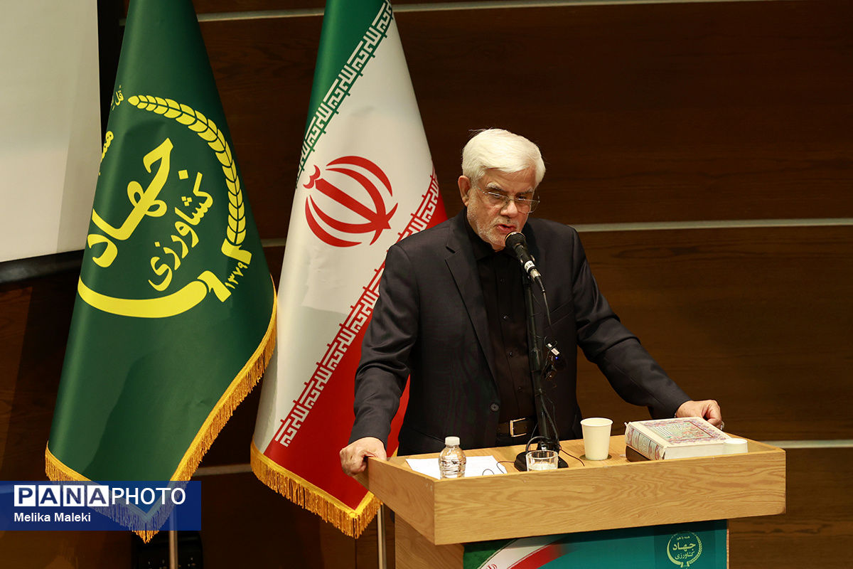 عارف: باید پیش فروش خودرو جمع شود