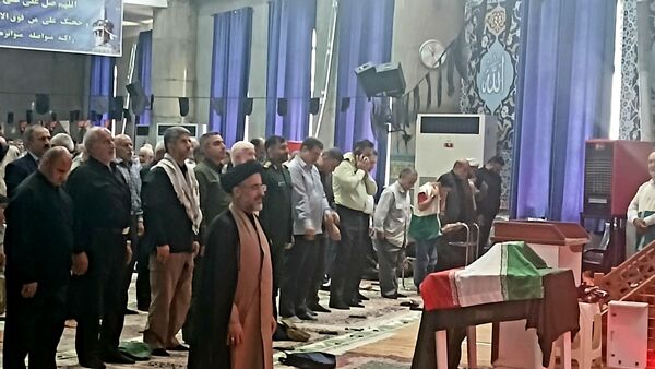 نماز جمعه سدی محکم در برابر دشمن