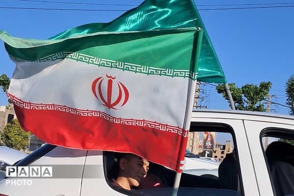 رژه‌ خودرویی با پرچم مقدس آستان‌قدس‌رضوی به مناسب دهه کرامت در بهارستان