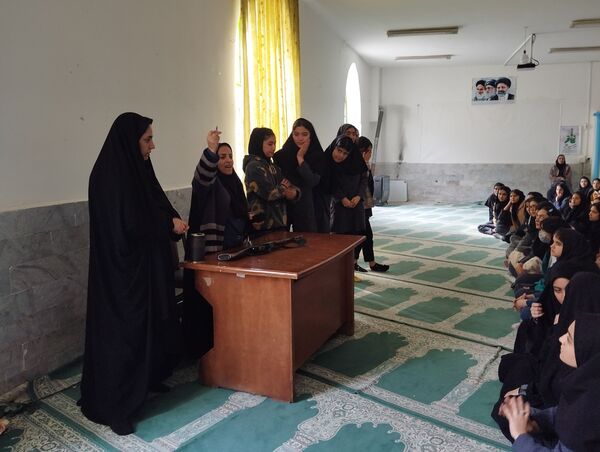 آموزش آمادگی دفاعی در سطح مدارس شهر آشخانه