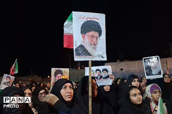 حضور شامگاهی مردم داغدار در پارکینگ شهرداری شهرستان باشت
