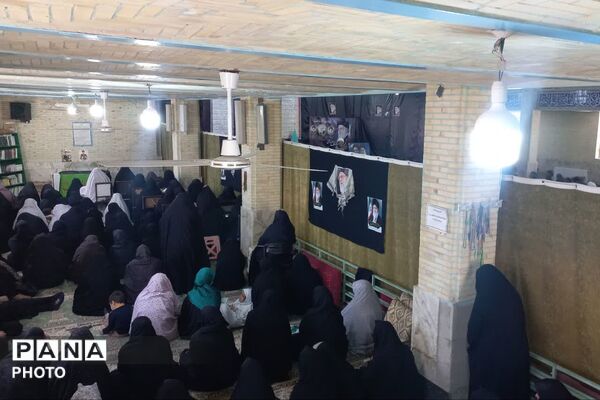 نماز جمعه‌ای که عزادار رهبر شهیدمان بود