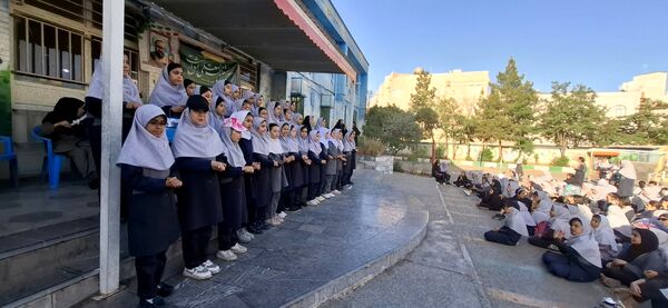 جشن روز معلم در دبستان نیایش ۲