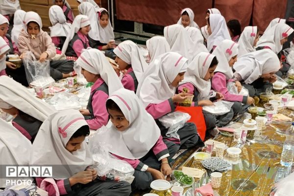 جشن روزه اولی‌ها در دبستان الهام حاجیان ناحیه دو شهرری 