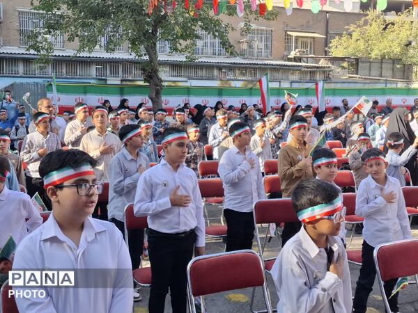زنگ آغاز سال تحصیلی در دبستان شهید محلاتی منطقه ۱۲ تهران
