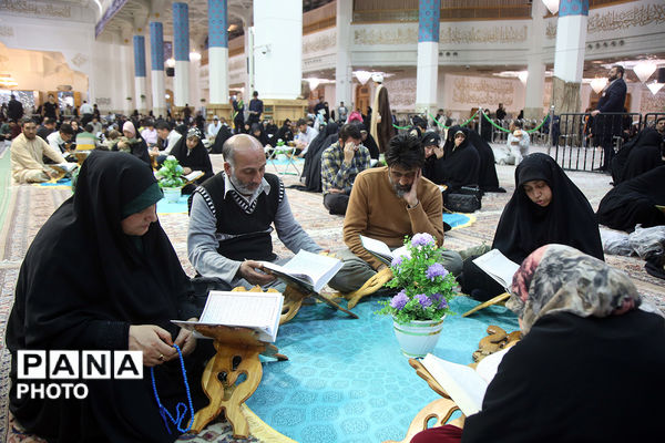 جزءخوانی خانوادگی قرآن کریم در حرم حضرت معصومه(س)
