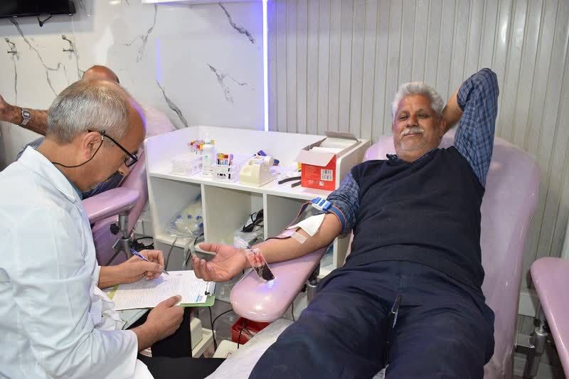 بازدید مدیر آموزش و پرورش بهاباد از پایگاه انتقال خون در بیمارستان حکیم بهابادی
