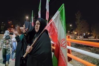 یک دنیا شاهد و مبهوت از حضور خیابانی مردم شهر بار