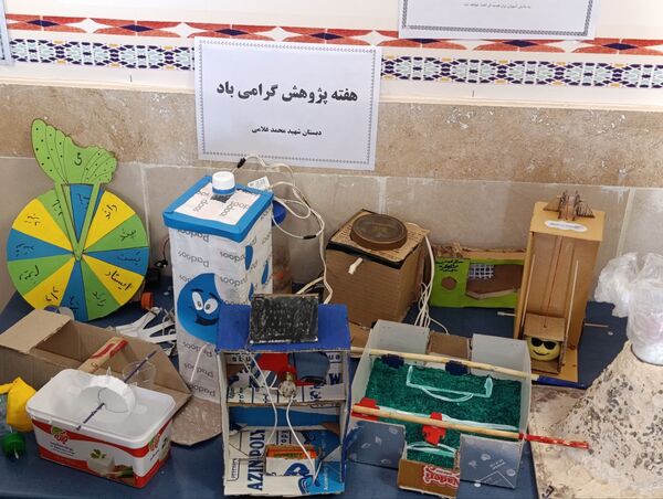 نمایشگاه پژوهش و فناوری در مدرسه شهید غلامی خلیل آباد