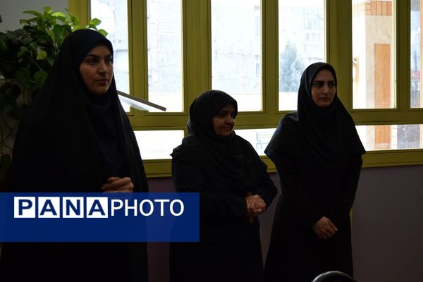 برای اولین‌بار برگزاری کافه ۵۷ در دبیرستان‌ نمونه دولتی ولایت بهارستان‌دو