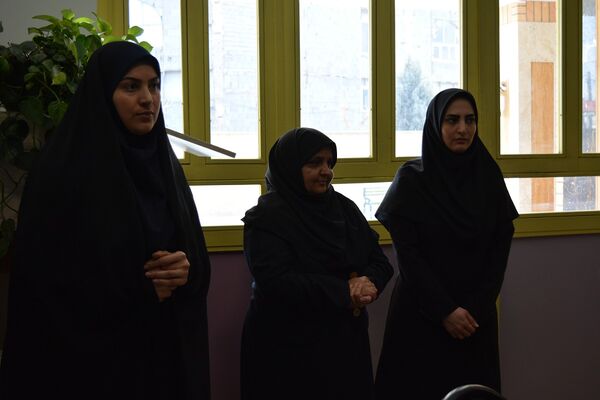 برای اولین‌بار برگزاری کافه ۵۷ در دبیرستان‌ نمونه دولتی ولایت بهارستان‌دو