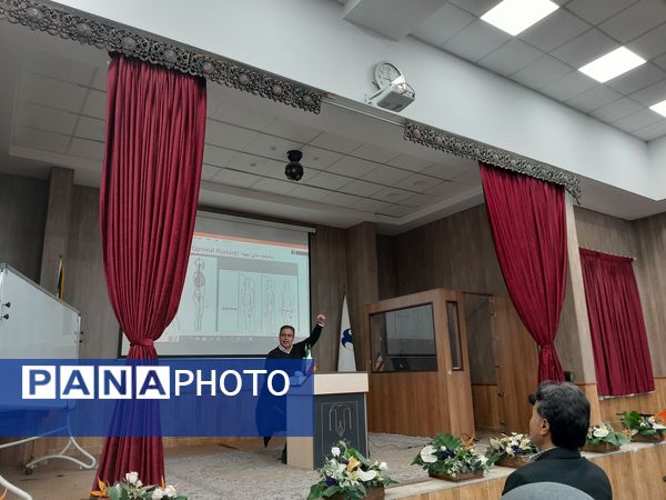 کارگاه حرکات اصلاحی ویژه والدین و غربالگری دانش‌آموزان در دبیرستان مصلی‌نژاد حضرت زهرا(س)