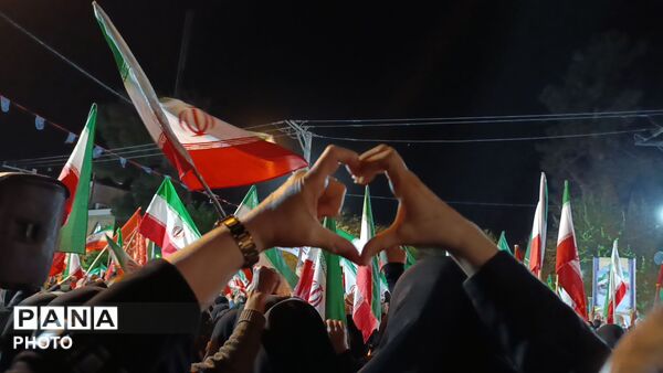 تجمع گسترده در خیابان‌ها و میادین اصلی شهر پلدختر 