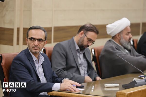 نشست بررسی برگزاری تجمعات مردمی در همدان