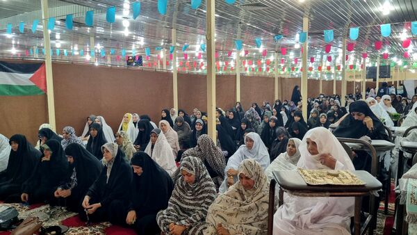 تجمع نمازگزاران نماز جمعه قشم در روز خشم و نصر