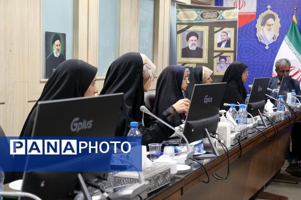 نشست خبری دختران میدان ۱۴ صفر ۳ با رئیس ستاد انتخابات شهرستان مشهد