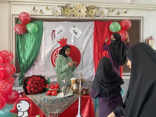 برگزاری جشن باستانی یلدا در دبیرستان دخترانه ابویی‌نژاد