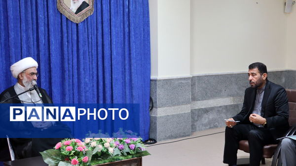 دیدار نخبگان دانش‌آموزی با نماینده ولی فقیه در استان بوشهر 