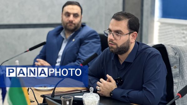 نشست صمیمانه قائم‌مقام سازمان دانش‌آموزی کشور با نمایندگان دانش‌آموزان پیشتاز وخبرنگاران‌پانای استان مرکزی