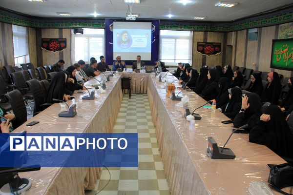 جلسه توجیهی دانش‌آموزان خبرنگار فریدن برای حضور در پای صندوق‌های رای