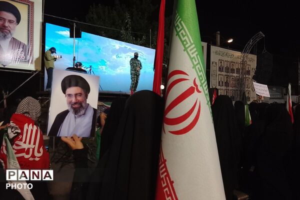 ۲۰۰ شب ایستادگی در میدان معلم
