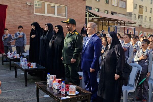 رزمایش کمک مومنانه و تهیه لوازم التحریر برای دانش‌آموزان و خانواده‌های بی بضاعت در ناحیه 2 شهرری 