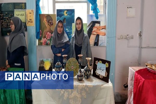 بازارچه کسب و کار دانش‌آموزی در مدرسه فدک